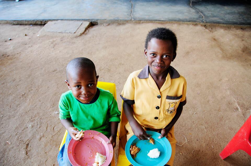 Kids eating